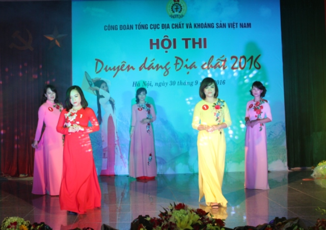 Phần thi áo dài - Công đoàn Cục Kinh tế Địa chất và Khoáng sản