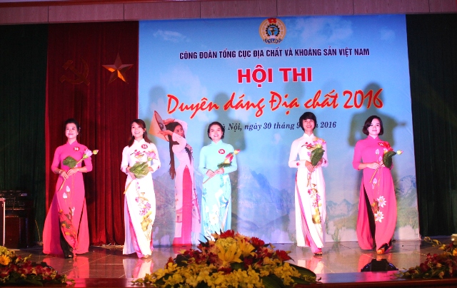 Phần thi áo dài - Công đoàn cơ quan Tổng cục Địa chất và Khoáng sản Việt Nam